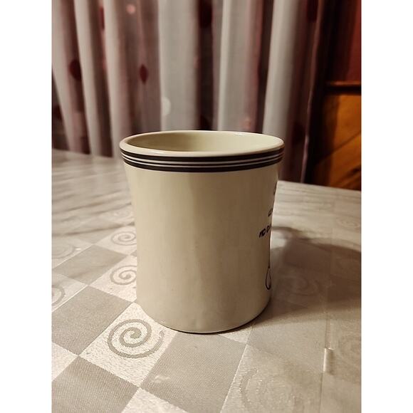 Exclusive Coffee Mug “Give Me Coffee And No One Gets Hurt" - Picture 3 of 8